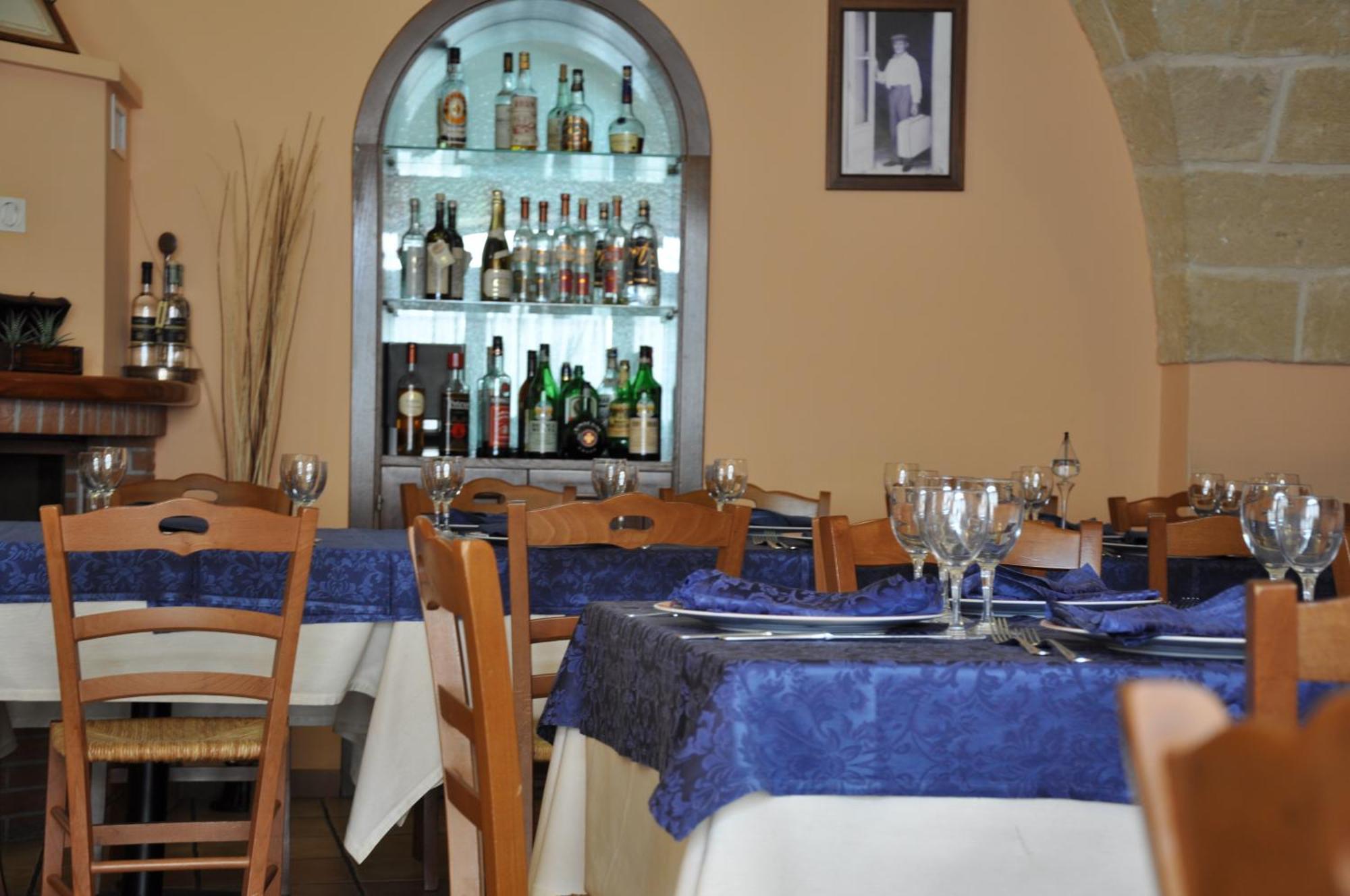 Al Borgo Antico Ristorante E B&B Crispiano Buitenkant foto
