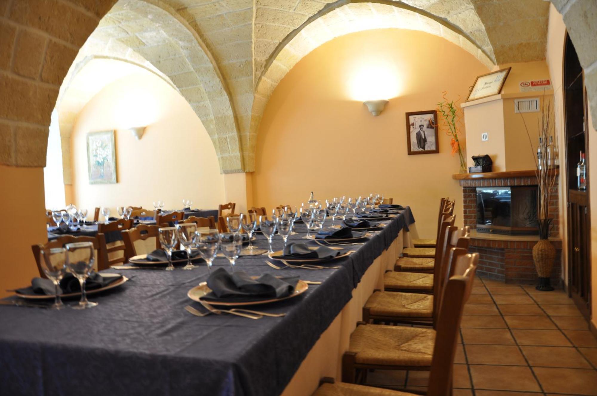 Al Borgo Antico Ristorante E B&B Crispiano Buitenkant foto