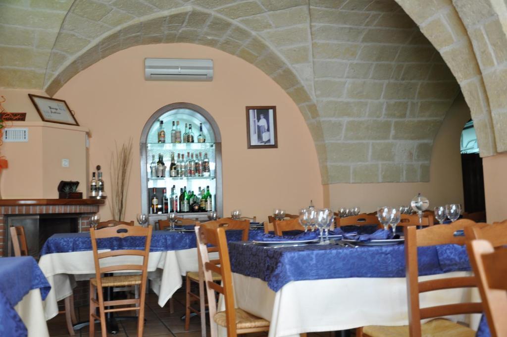 Al Borgo Antico Ristorante E B&B Crispiano Buitenkant foto