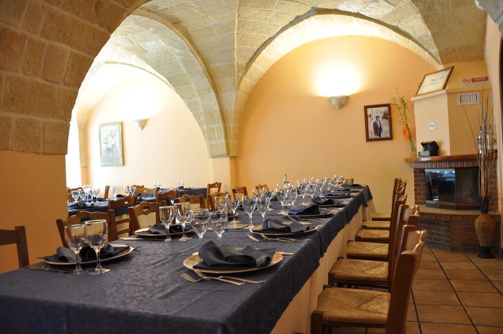 Al Borgo Antico Ristorante E B&B Crispiano Buitenkant foto